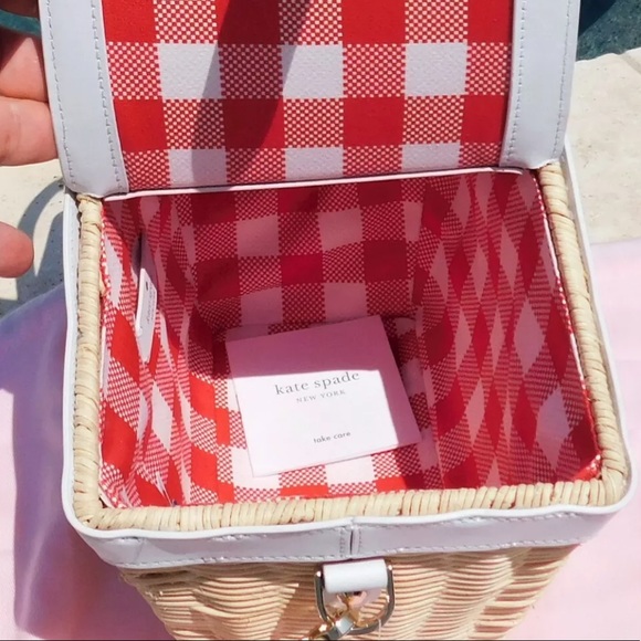 Kate spade wicker picnic basket NWT strawberry - Picture 4 of 10
